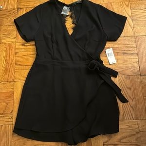 BRAND NEW ROMPER WOTH TIE AND LACE BACK